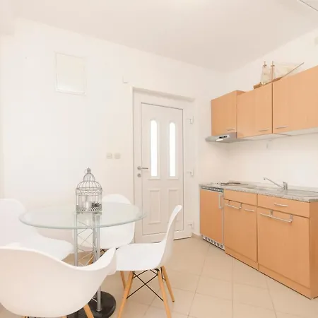 Dujo Apartment *